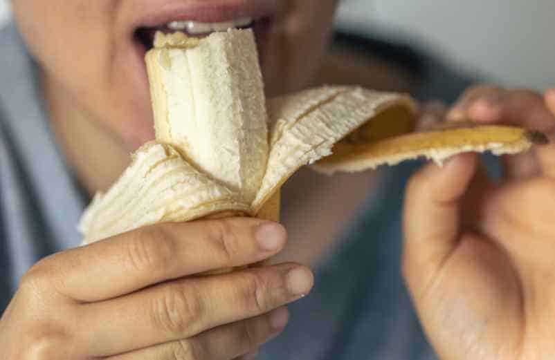 De l'assiette au masque de beauté : comment utiliser la banane ? Tous Sauveteurs De l'assiette au masque de beauté : comment utiliser la banane ? Tous Sauveteurs